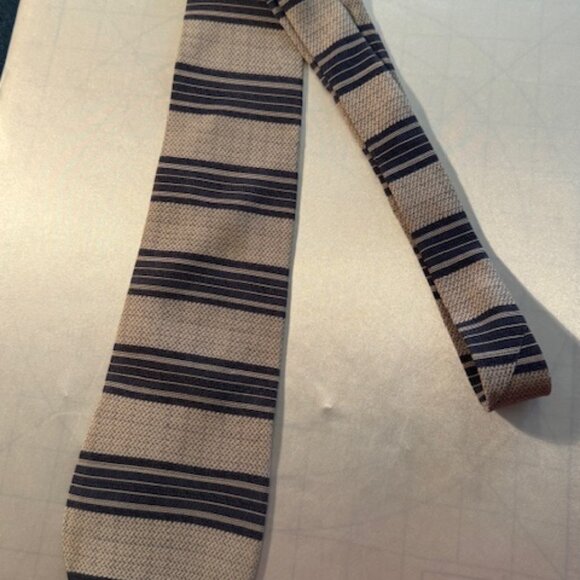 Austin Grey tie - Picture 1 of 3